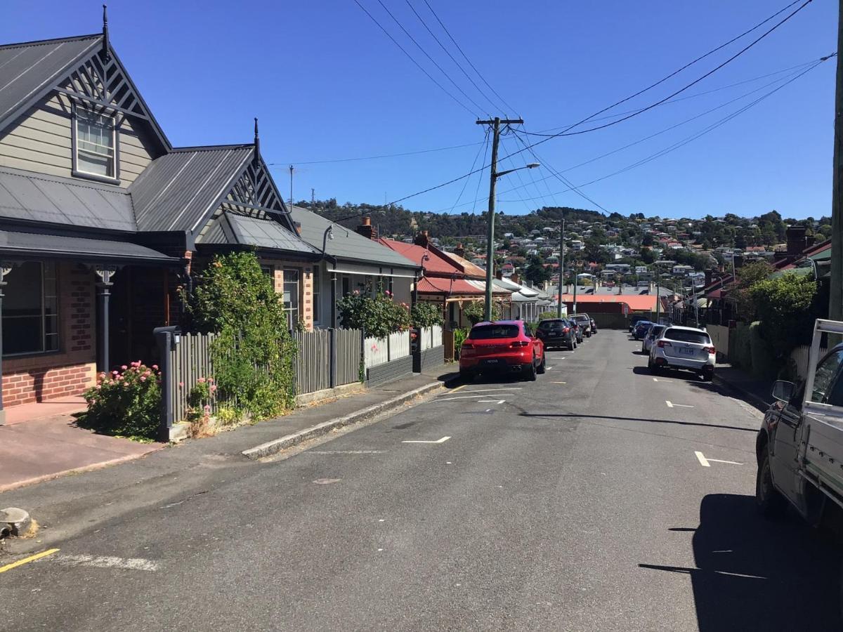 City Townhouse Walking Distance To City Launceston Exteriör bild