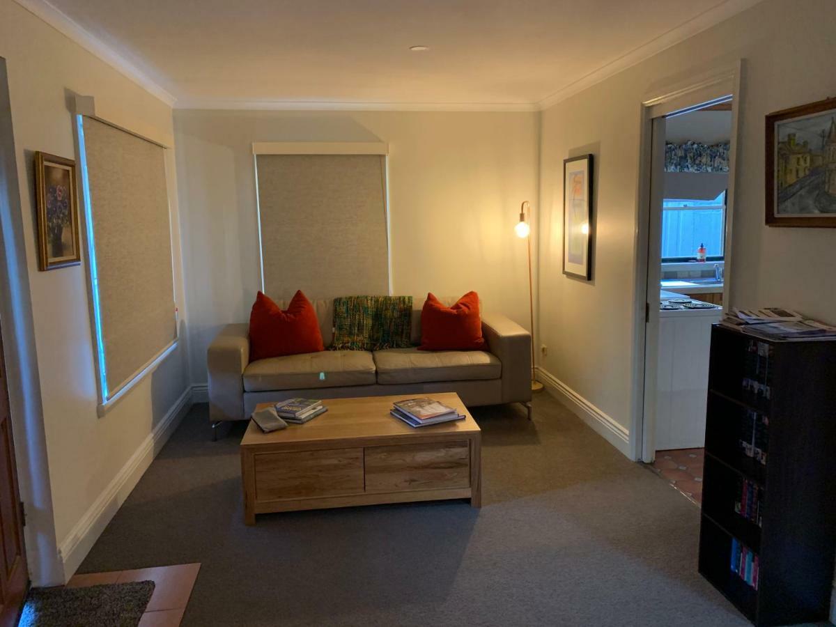 City Townhouse Walking Distance To City Launceston Exteriör bild